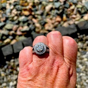 2 karat elegant ladies engagement ring